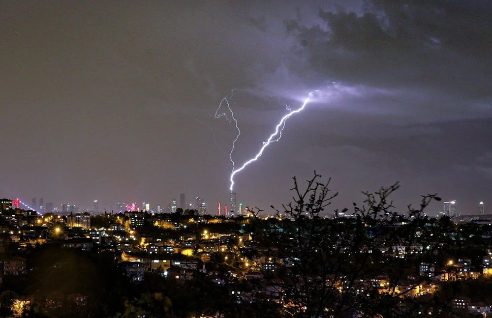İstanbul'u kuvvetli sağanak ve fırtına vurdu!