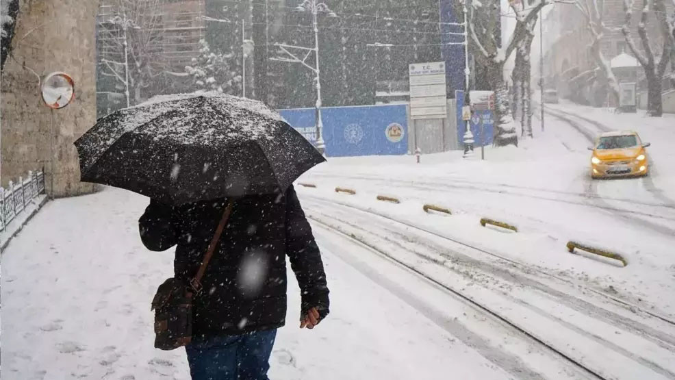Balkanlar'dan İstanbul'a yaklaşıyor! Kar geliyor...