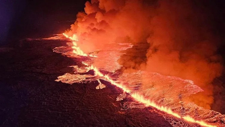 İzlanda'da yanardağı patlaması: Korkunç görüntüler!
