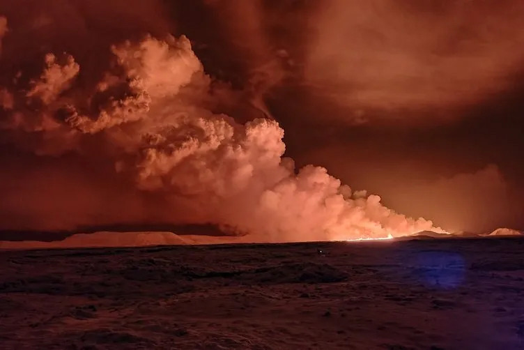 İzlanda'da yanardağı patlaması: Korkunç görüntüler!