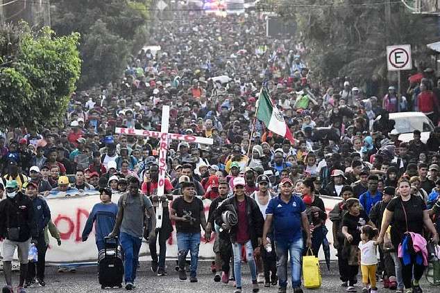 Göçmen alarmı: Binlerce kişi ABD'ye doğru yürüyor!