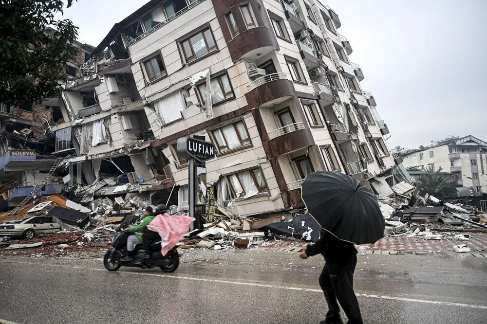 Türkiye yasta: Depremin vurduğu 10 ilden çarpıcı fotoğraflar!