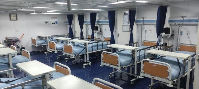 Sancaktar ve Bayraktar hastaneye çevrildi: Gemilerde cerrahi müdahale