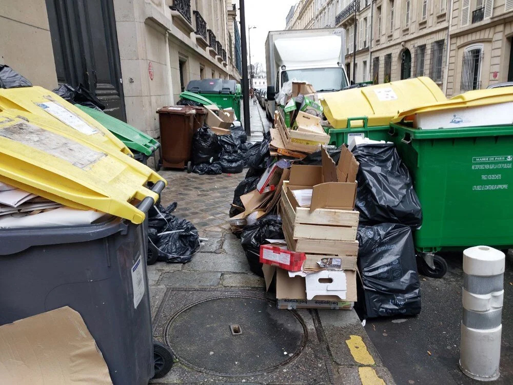 Salgın kapıda: Paris çöpe boğuldu!