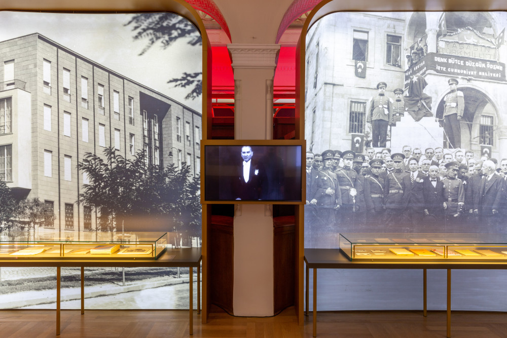 Türkiye İş Bankası Müzesi’nde Cumhuriyet’in 100. Yılı’na armağan sergi