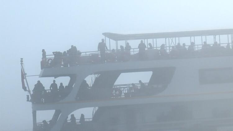 Gemi trafiği durdu: İstanbul Boğazı'nda sis!