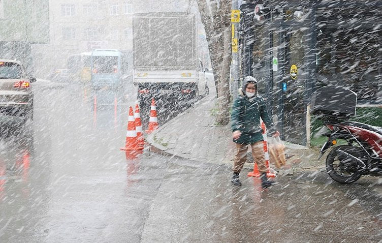 Meteoroloji'den 'karla karışık yağmur' uyarısı: Marmara için saat verildi!