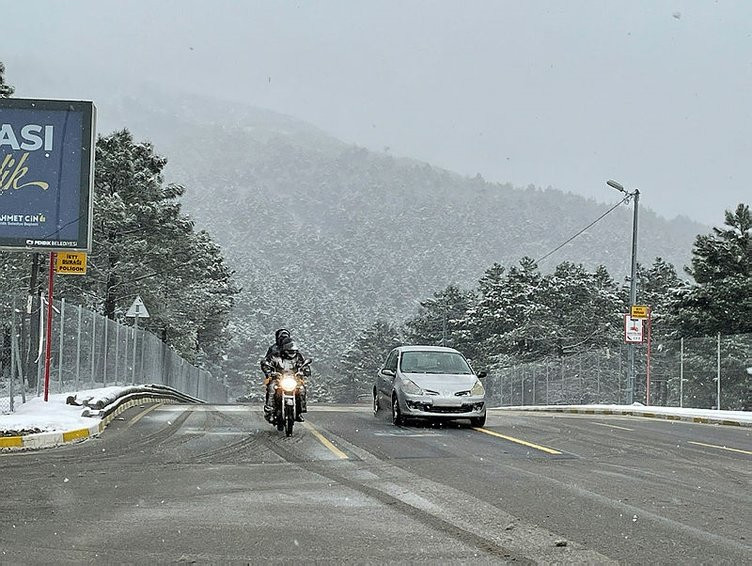 Meteoroloji'den 'karla karışık yağmur' uyarısı: Marmara için saat verildi!