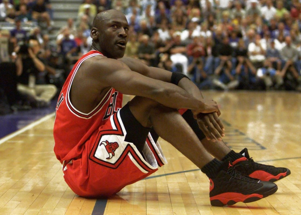 Michael Jordan'ın ayakkabısı rekor fiyata satıldı