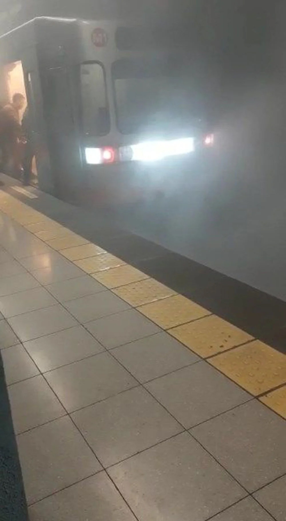 Dumanlar yükseldi: İstanbul metroda korku dolu anlar!