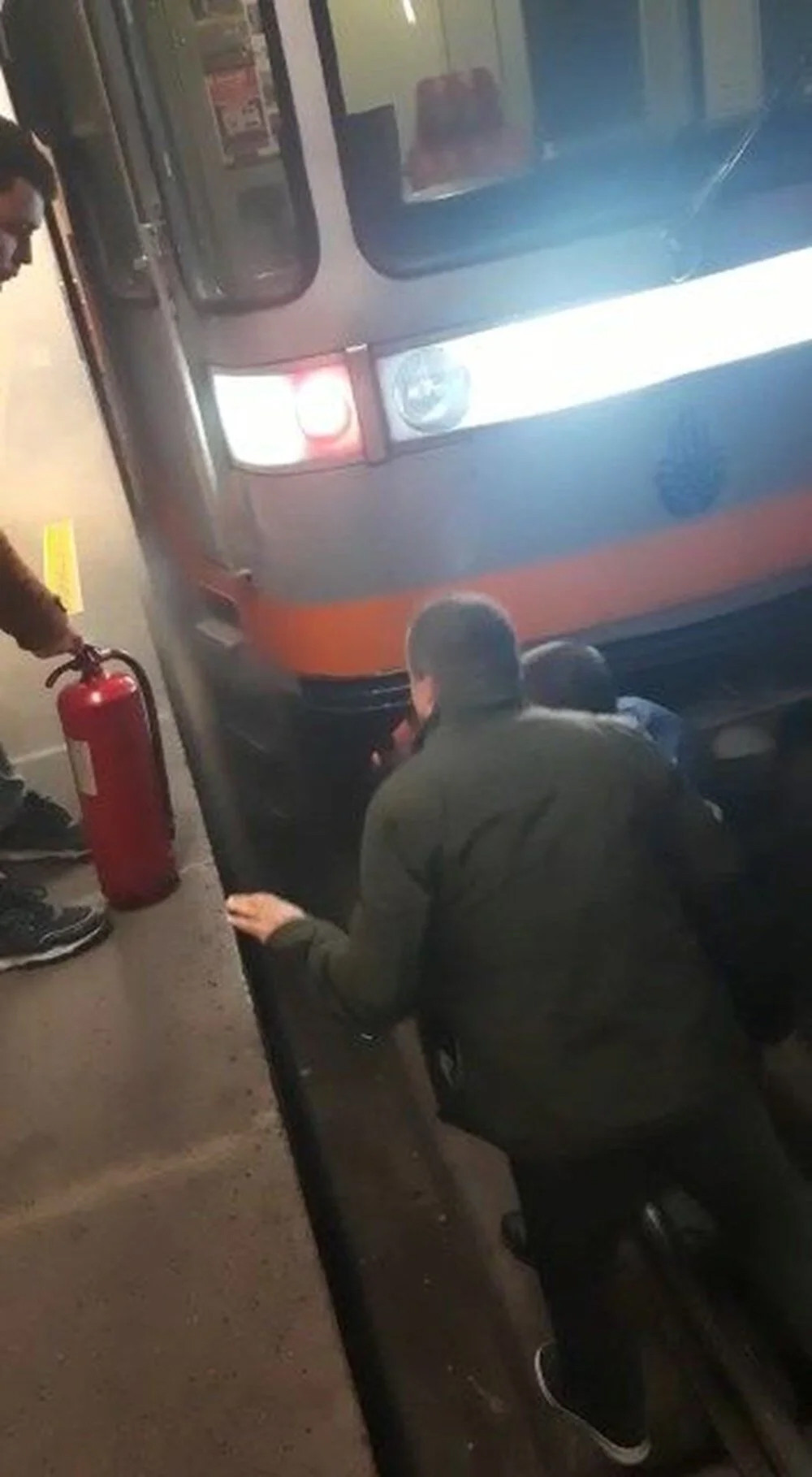Dumanlar yükseldi: İstanbul metroda korku dolu anlar!
