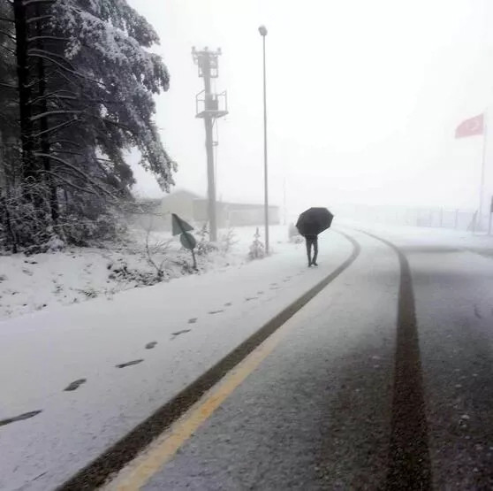 İstanbul'a 3 saat uzaklıkta: Kar kalınlığı 10 santimetreye ulaştı!
