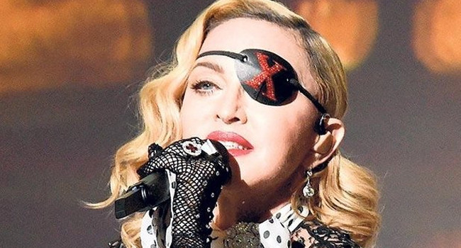 Dünyaca ünlü şarkıcı Madonna yoğun bakıma kaldırıldı