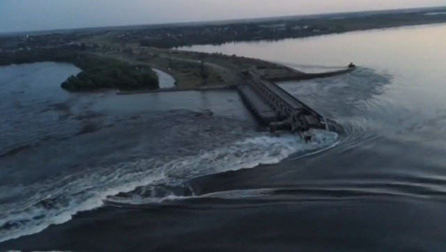 Rus kontrolündeki baraj vuruldu: Zelenskiy'den acil toplantı kararı!