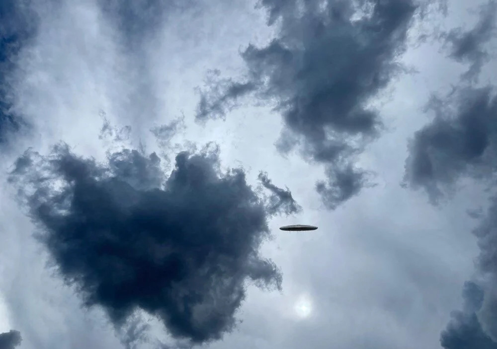 Harvard profesörü açıkladı: UFO’lara ait malzeme bulduk!