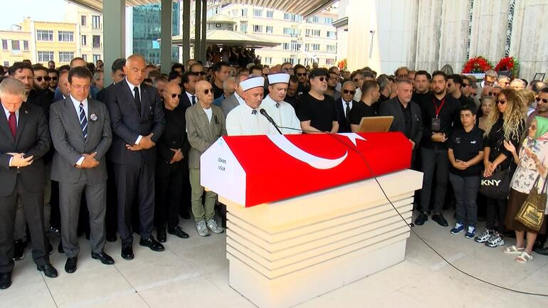 Özkan Uğur AKM'deki törenin ardından son yolculuğuna uğurlandı