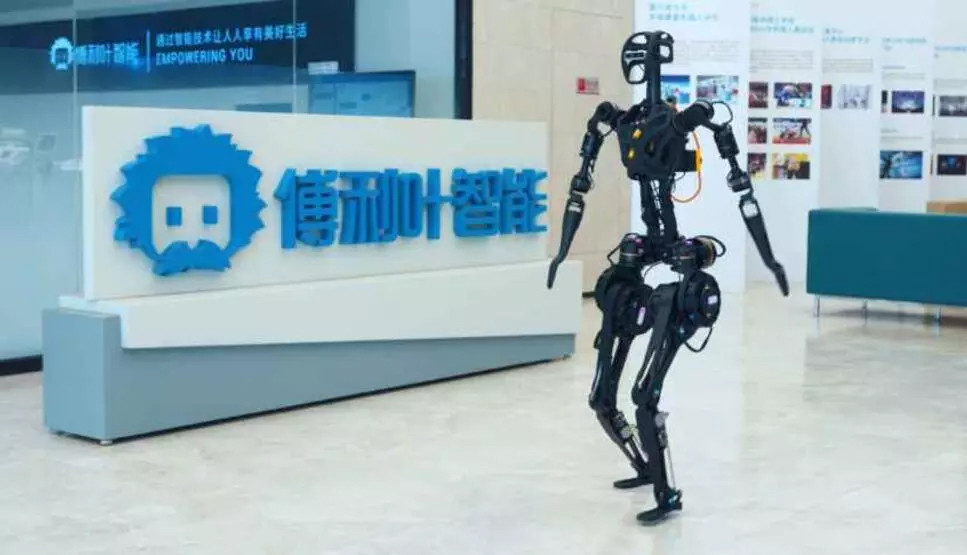 Nüfusu yaşlanan Çin harekete geçti: Dünyanın 'ilk seri üretim' insansı robotu!
