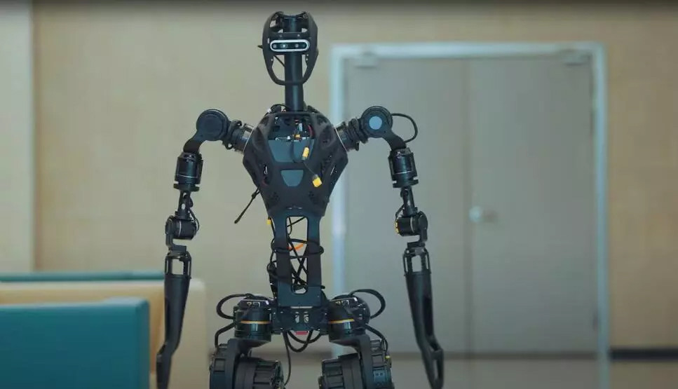 Nüfusu yaşlanan Çin harekete geçti: Dünyanın 'ilk seri üretim' insansı robotu!