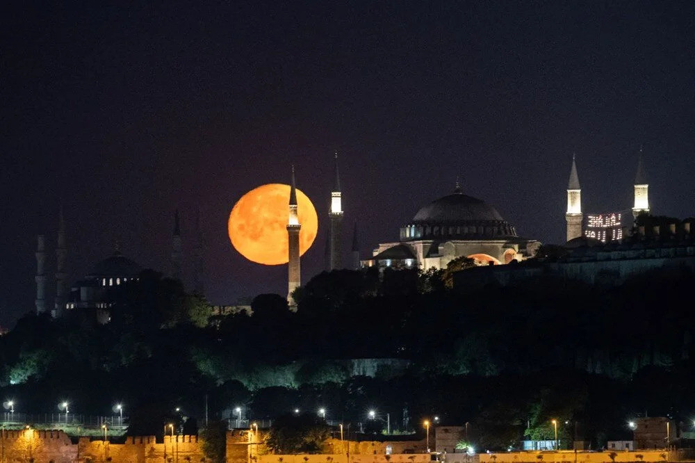 İstanbul'dan eşsiz dolunay görüntüleri