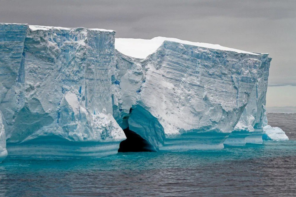 Antartika'da Türkiye'nin 3 katından fazla buzul yok oldu!