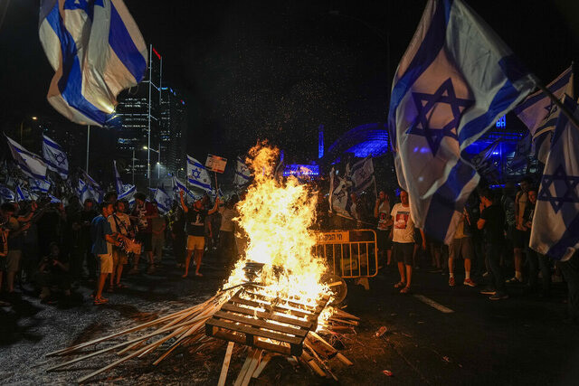 İsrail'de binlerce protestocu yine sokaklarda!