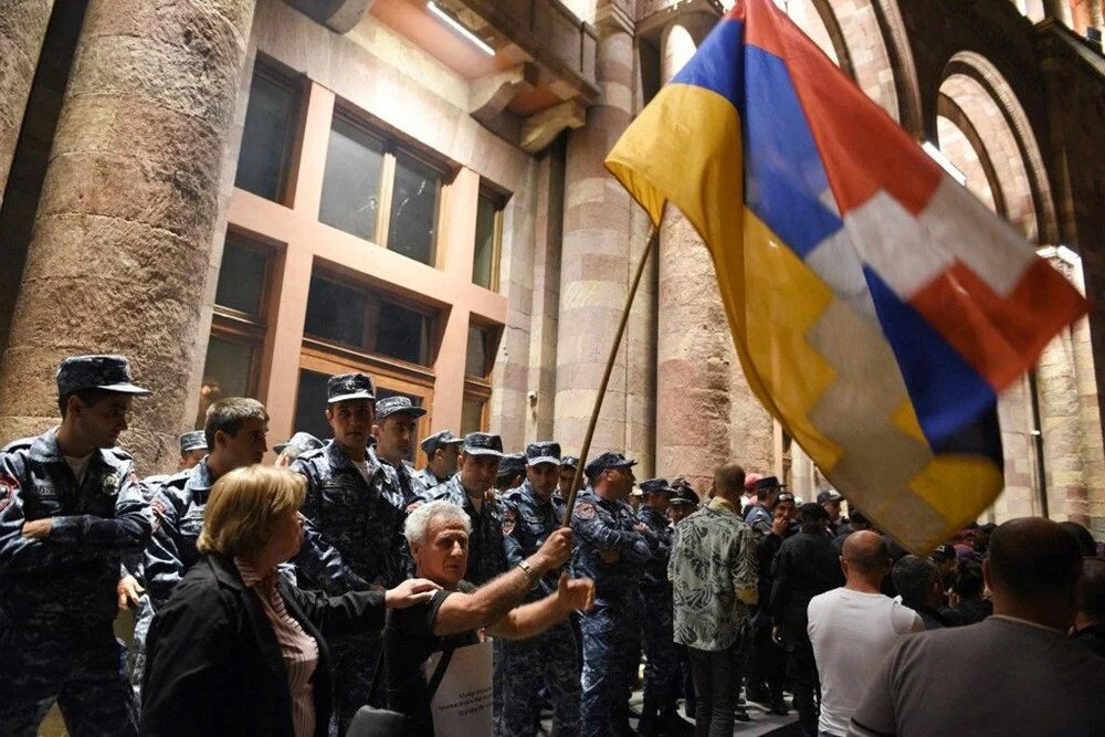Karabağ'da operasyon başladı: Erivan'da protestolar artıyor!