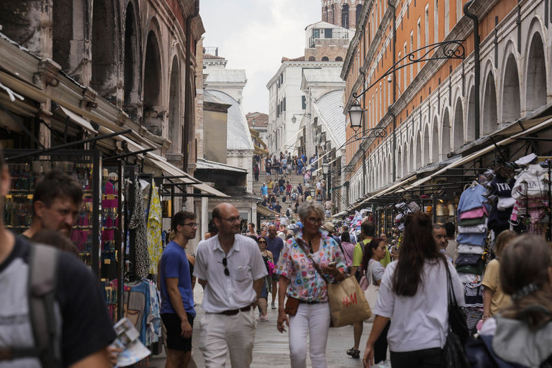 Venedik'te yeni uygulama: 25 kişiden fazlası yasak!