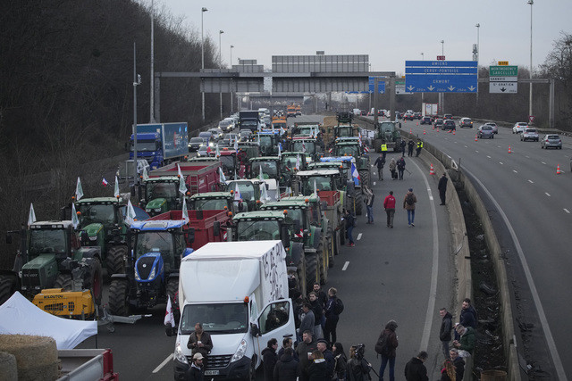 Fransız çiftçilerin protestosu sürüyor: Paris'i kuşatma eylemi!