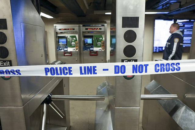New York'ta metrosunda silahlı çatışma: Ölü ve yaralılar var!