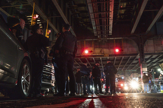 New York'ta metrosunda silahlı çatışma: Ölü ve yaralılar var!