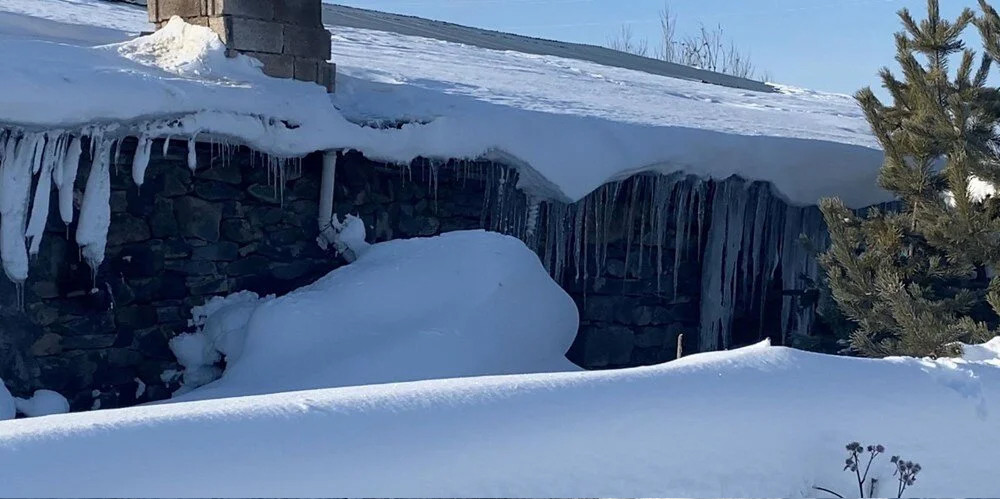 Son 55 yılın en yoğun kar yağışı: Evler kara gömüldü!