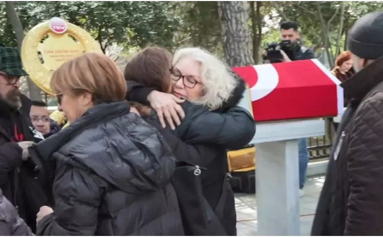 Usta oyuncu Kayhan Yıldızoğlu'nun cenaze törenine ünlü akını
