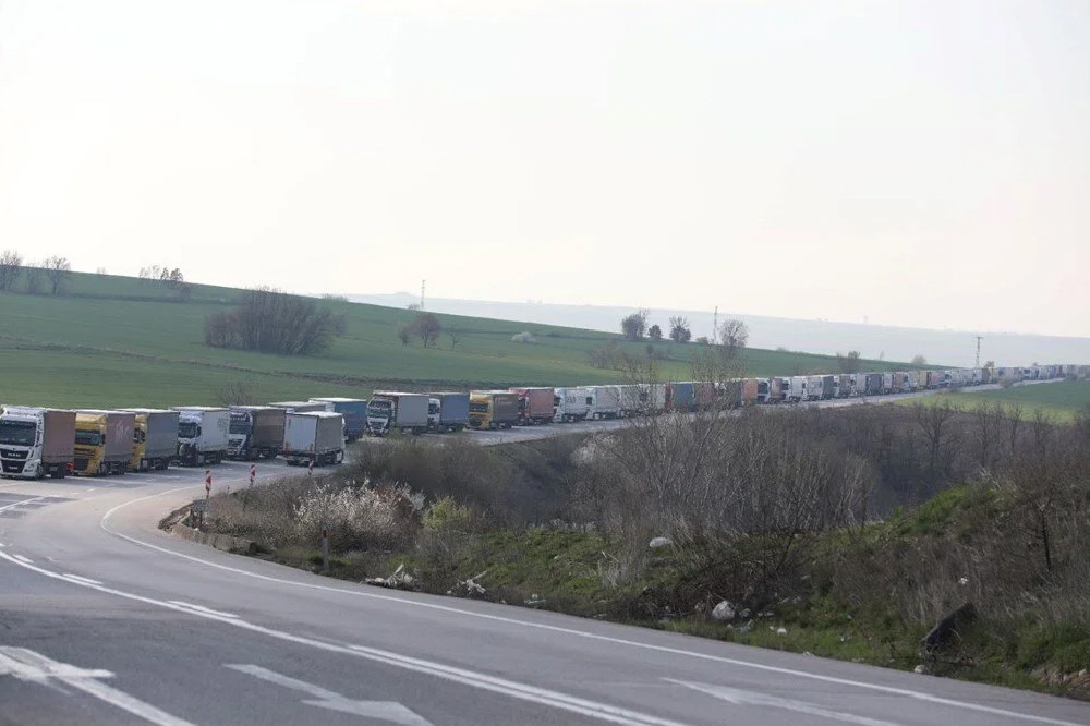 24 saattir bekliyorlar: Türkiye'den çıkışta Schengen kuyruğu!