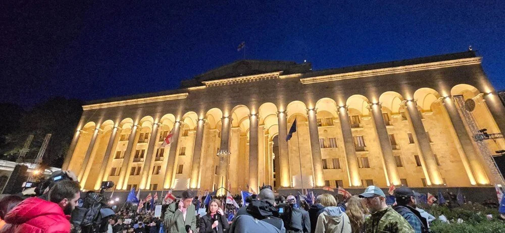 Gürcistan'da 'yabancı ajan' tasarısına tepki: Binlerce kişi sokakta!