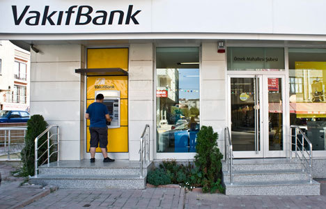 Halkbank'ı çıkarıp Vakıfbank'ı ekledi