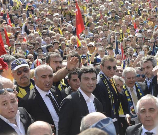 Fenerbahçeliler Anıtkabir'e koştu