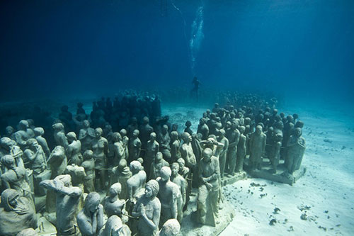 Su altında yaşayan müze 