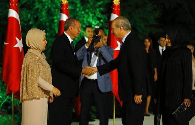 Cumhurbaşkanı Erdoğan tek tek elini sıktı