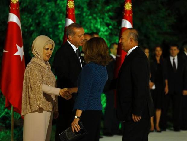 Cumhurbaşkanı Erdoğan tek tek elini sıktı