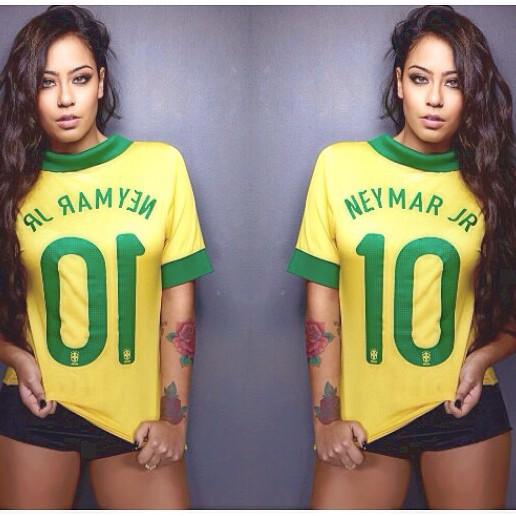 Neymar'ın kızkardeşi sosyal medyayı sallıyor!